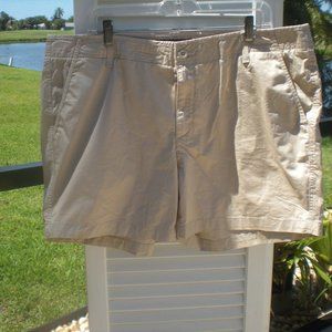 Eddie Bauer Women's Tan Shorts - SZ 18